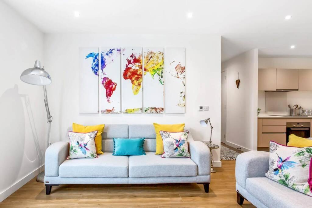 Appartamento Stunning 2 Bed/2 Bath In Town Centre & Parking! Bracknell Esterno foto
